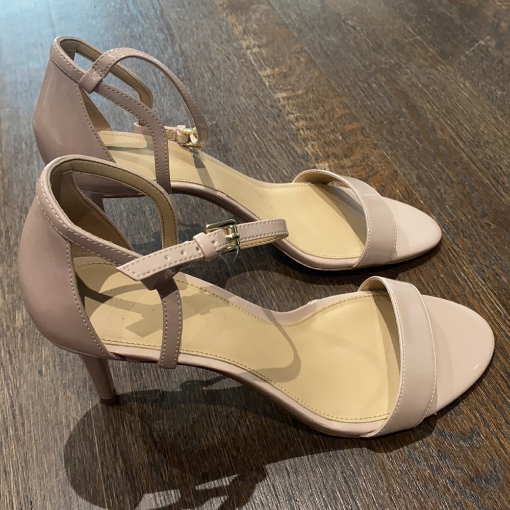 Sexy Nude Michael Kors Sandal - Picture 3 of 6